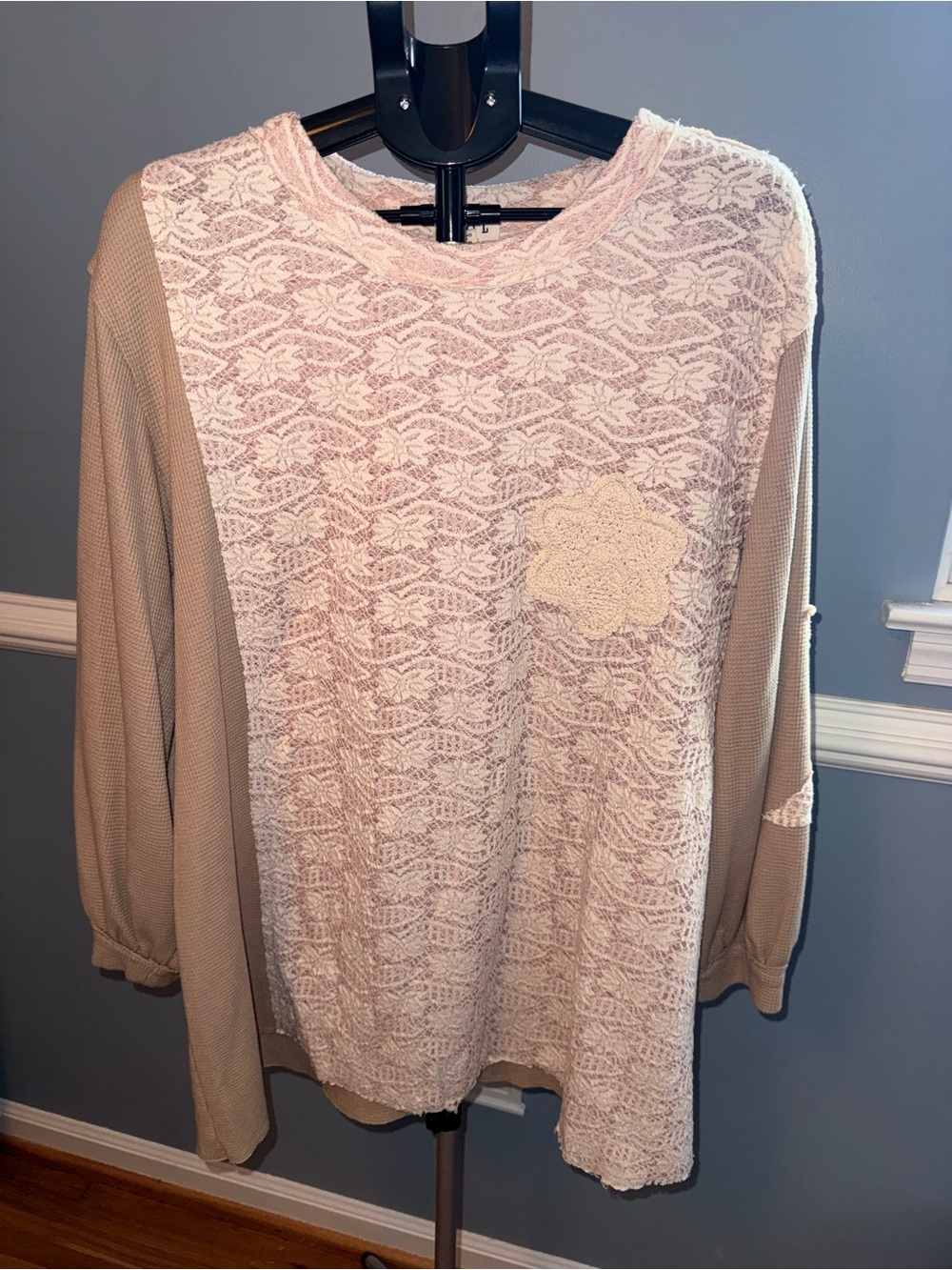 POL Mixed Media Lace Waffle Knit Star Patch Tunic Top Taupe Pink Size L